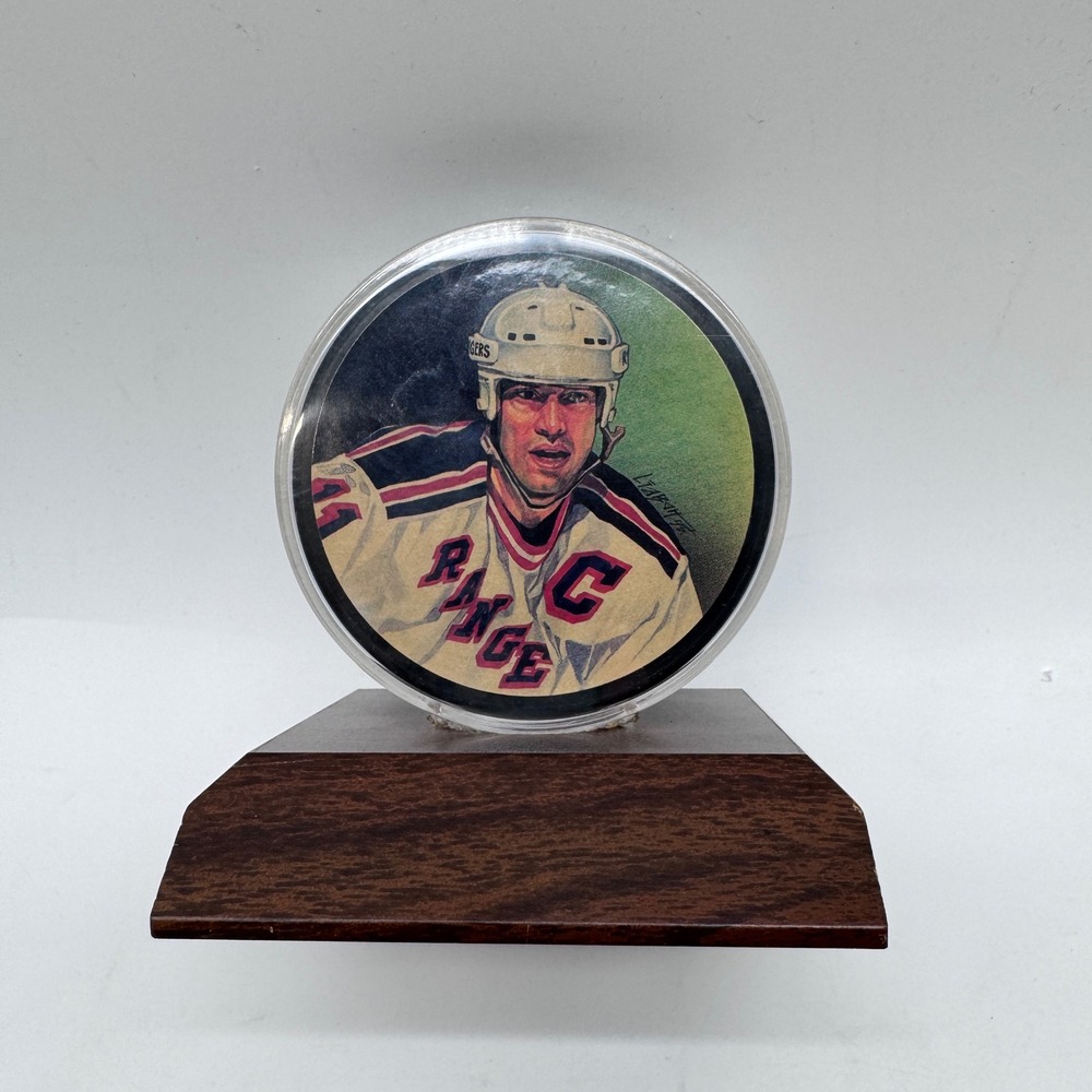 NHL Mark Messier Hockey Puck New York Rangers 1996 Display Case Wood Base Black